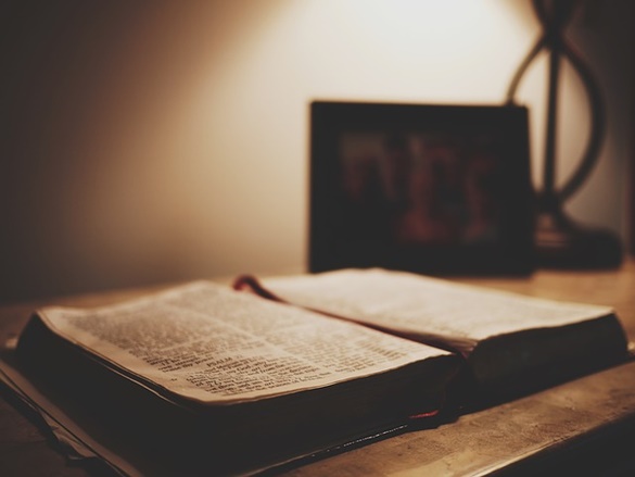 Resumo sobre a Bíblia - Antigo e Novo Testamento